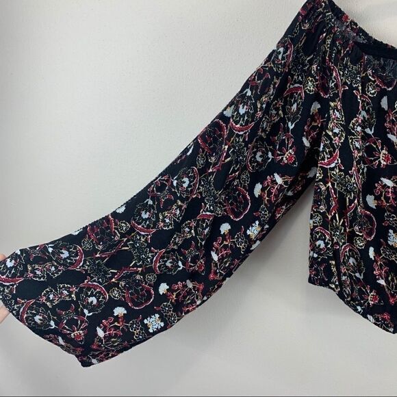 Kendall & Kylie Off Shoulder Black Floral Crop S (G1) - Picture 8 of 13